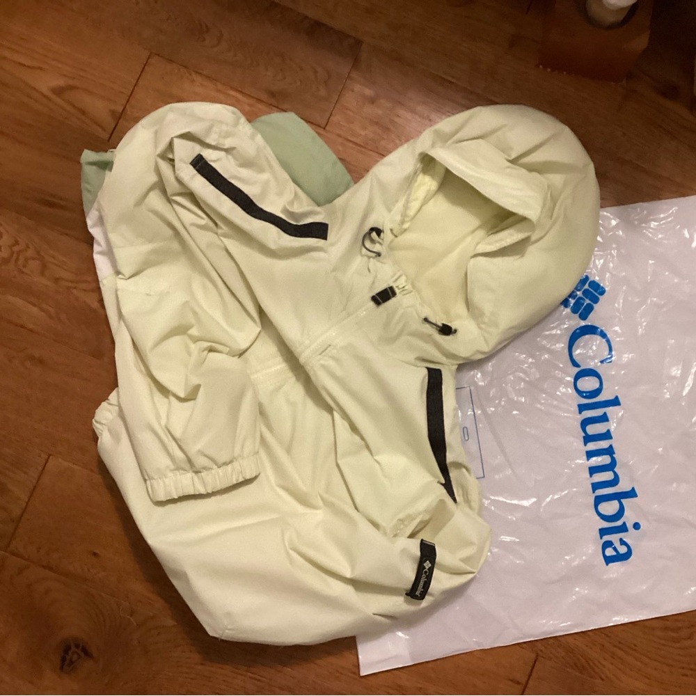 Columbia nylon hooded fall jacket